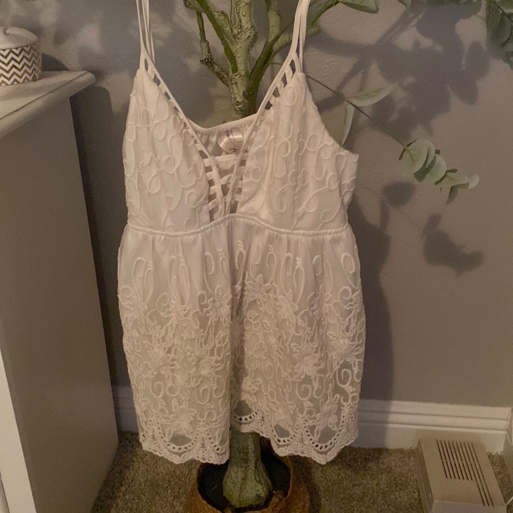 Spaghetti strap short with lace flowers